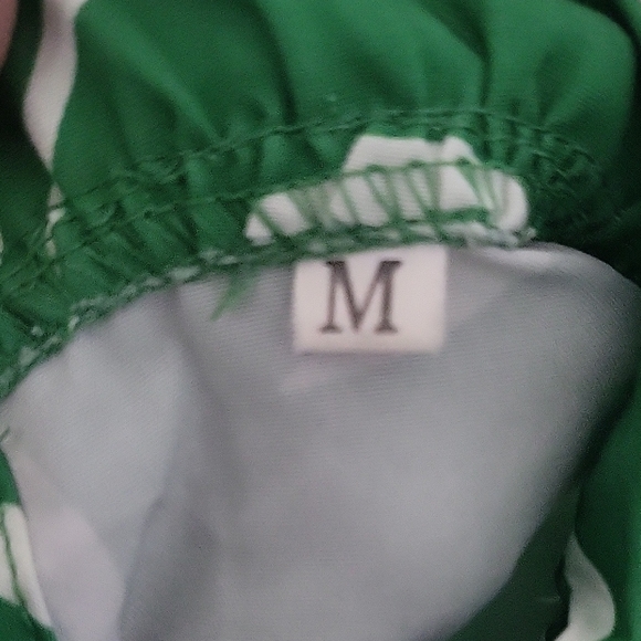 Lot of 5 Women’s Blouses Size Medium | Bold Prints | Lightweight - Picture 13 of 16